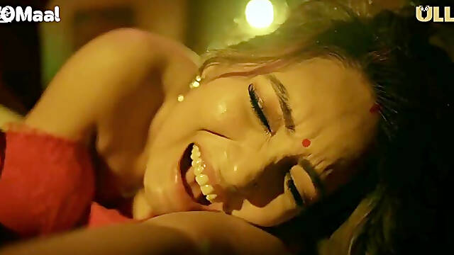 Pati Ne Sexy Biwi Ki Gand Main Ghusaya Vibrator Nikala Pani. Sexy Biwi Ki Garam Gand Main Ghusaya Apna Bada Land. Ullu Indian We