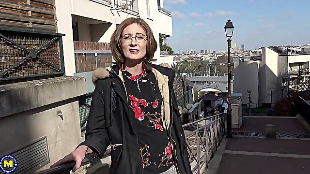 Curvy MILF accepts fucking on cam in excellent amateur rounds