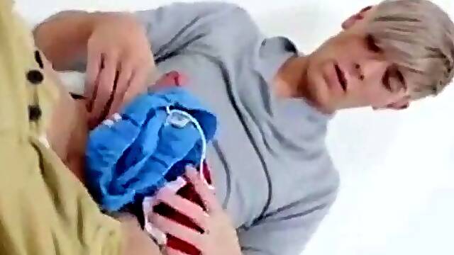 Twink Sniffs Schwimmer Bareback