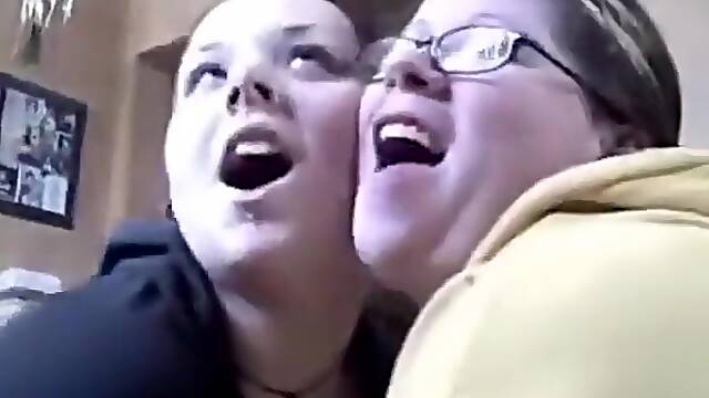 Guy has a threesome with 2 fat nerdy usa girls