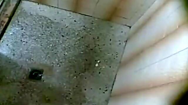 Indian Bhabhi Filmed In Bath