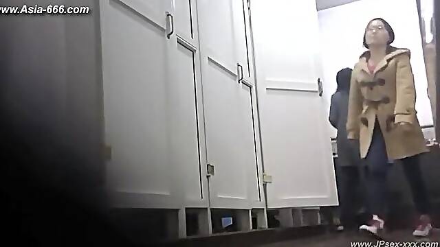 Chinese girls go to toilet.84
