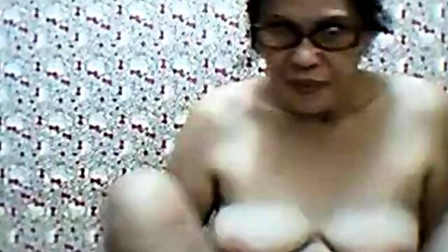 Filipina Granny on Webcam