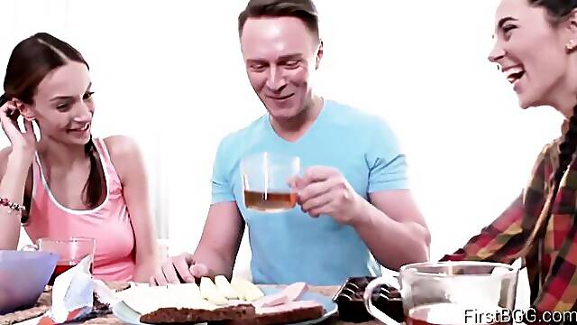 Ffm smut with heavenly beauty from First BGG