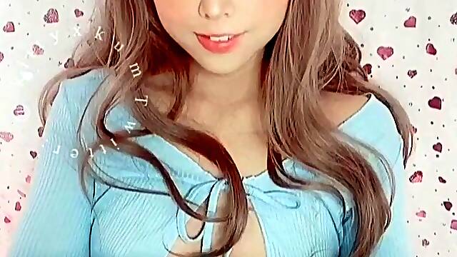Amateur young teen solo masturbation on her livingroom