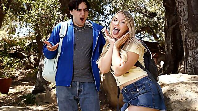 Maisey Monroe rides BBC cowgirl on the bed