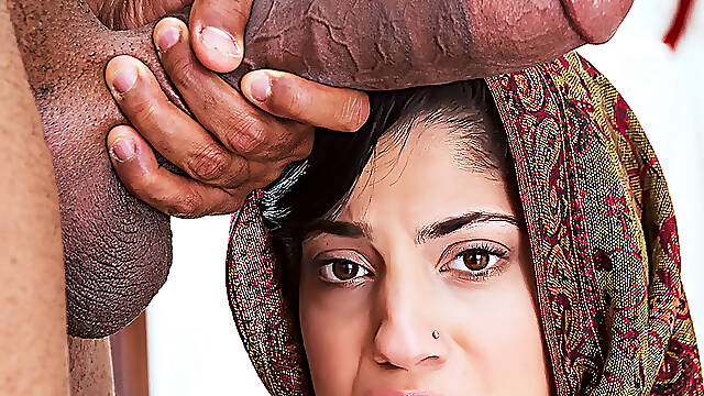 Nadia Ali in Nadia Fucks Her Black Neighbor - Movie