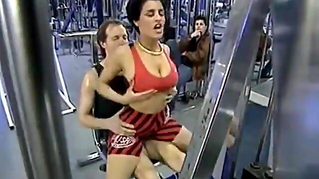 Lincroyablement sexy Dalila baisee en short lycra ouvert