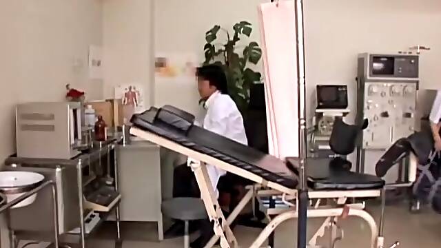 Kinki gyno doctor puts a dildo in Sarumis virgin globes