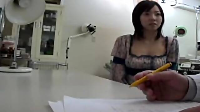 Gyno stuck one vibrator in Japanese vixen.s beaver