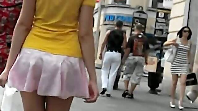 Upskirt view of a yummy ass on a windy day