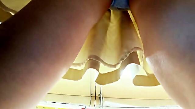 Up skirt Japanese 綺麗なお尻のお姉さん