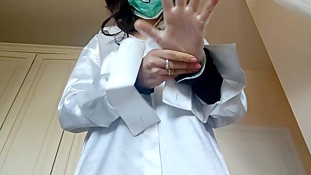 Asian MILF doctor puts a lot of things in her used hole