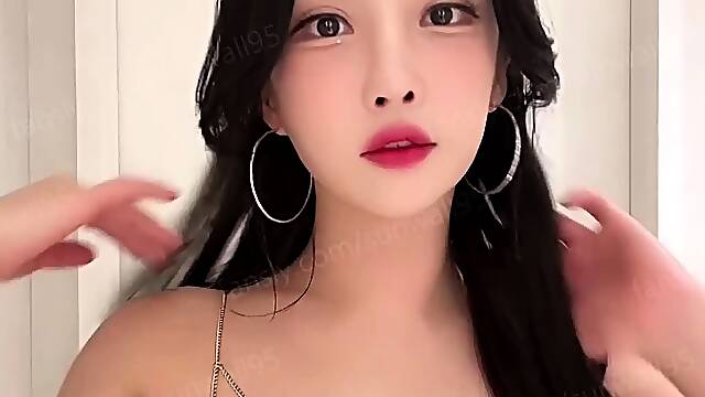 Hot asian babe goes crazy jerking