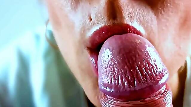 AMATEUR BLONDE MILF GIVES SENSUAL CLOSE-UP BLOWJOB