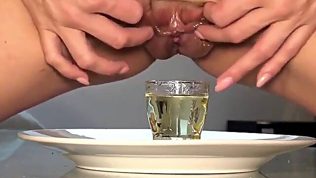 Dominika C dips her pussy in oil