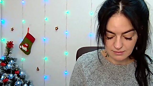 Dark haired amateur Ukrainian babe on webcam