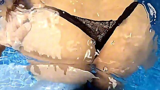 Amateur Intercourse in the Water Outdoors with a Crazy COUGAR with a Gigantic Booty, Jizzing