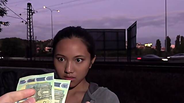 Real euro amateur tricked into cockriding