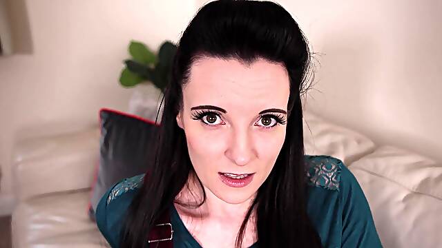 Ivy playing with her trimmed pussy in a solo vid