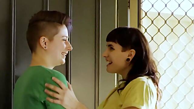 Horny butch makes her pillow princess cream and squirt