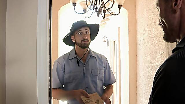 FamilyDick - Muscle Step daddy Fucks His Stepson And The Horny Postman