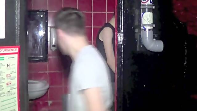 Twink fucked in a lavatory in a cruising in Paris - CrunchBoy