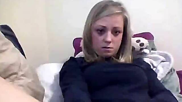 RAT Cam – Gorgeous American girl masturbates with a vibrator