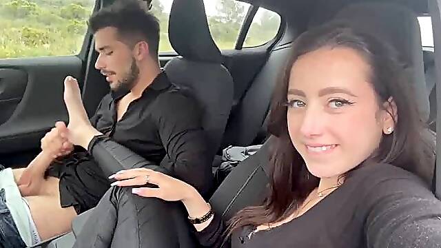 Gootjob et pipe dans la voiture