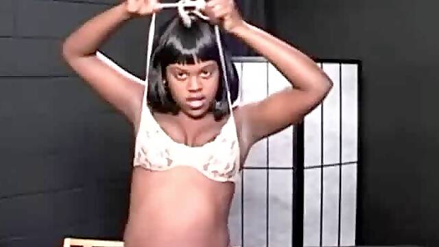 Thick Ebony Does A Blowbang