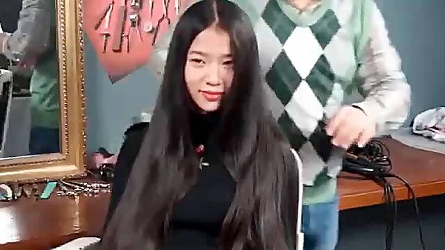 #DUCK,* CHINESE CUTE CHICK SHAVES HER HEAD BALD * ( HAIR FETISH ONCE, BUT NO MORE ) *