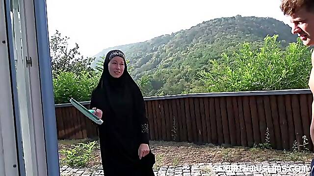 Muslim maid, Licky Lex is cleaning windows, but she likes to clean her employer's dick, too