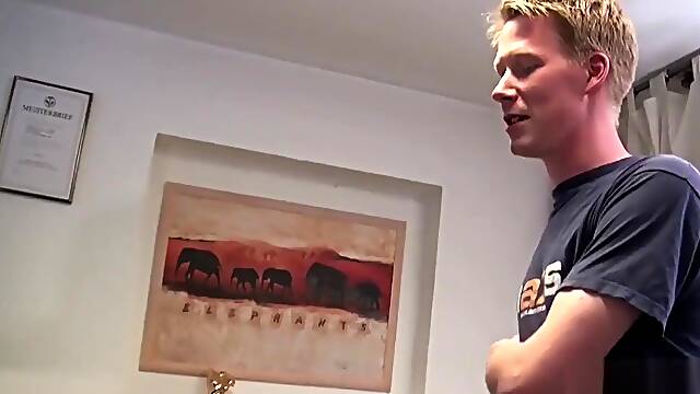 Stief-Sohn mit Riesen Pimmel fickt seine Mutter