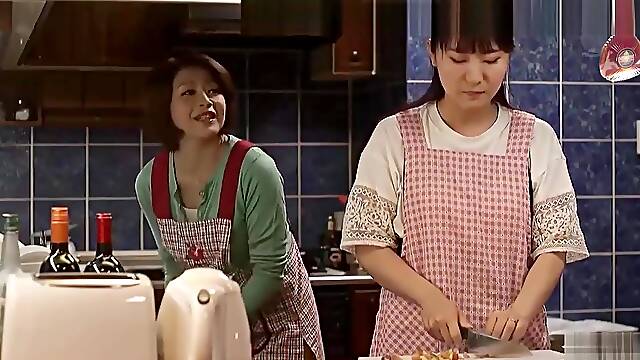 Con re nhin len me vo co than hinh nong bong thu dam