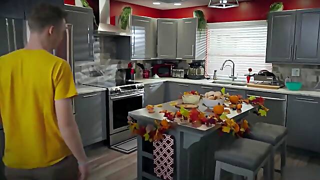 Advoree, Jordyn Falls - The Turkey In Thanksgiving