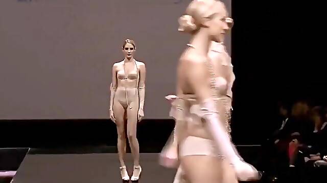 Madalina Pica huge tits on catwalk