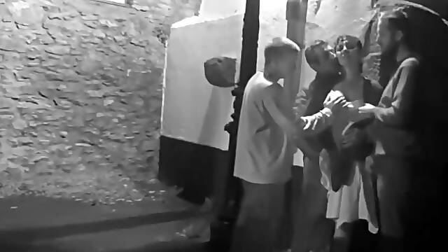 Mature bourgeoise suce et se fait lecher dans la voiture