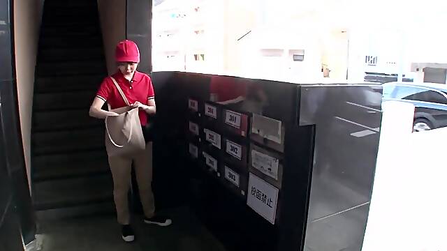 545 自宅に呼んだ働くうぶ