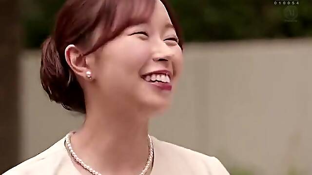 Mother In Law And Your Mother - Juq-481 After The Graduation Ceremonya Gift From Your