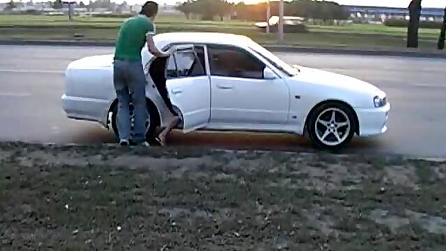 Blonde prostitute sucks rod on outdoor sex vid