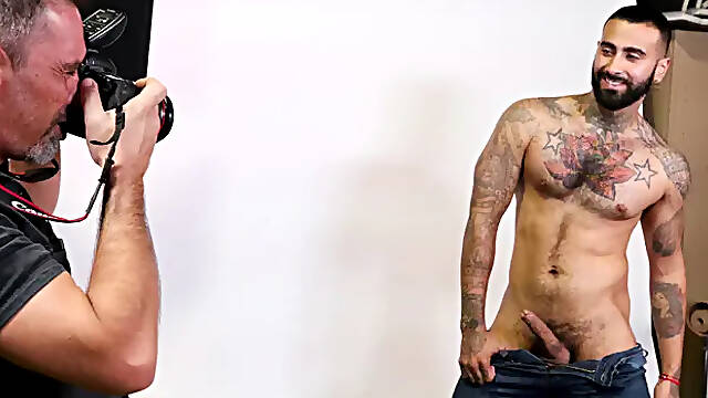 Men Over 30: Joes Passionate Photo Session