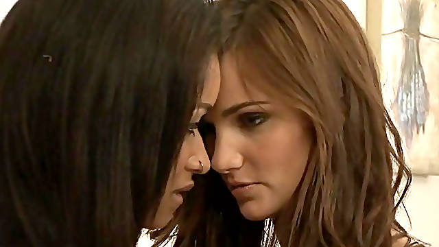 Interracial lesbian sex with a very sexy couple of teens
