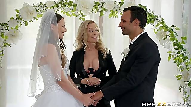 Bride, groom and bride’s maid throw a crazy threesome