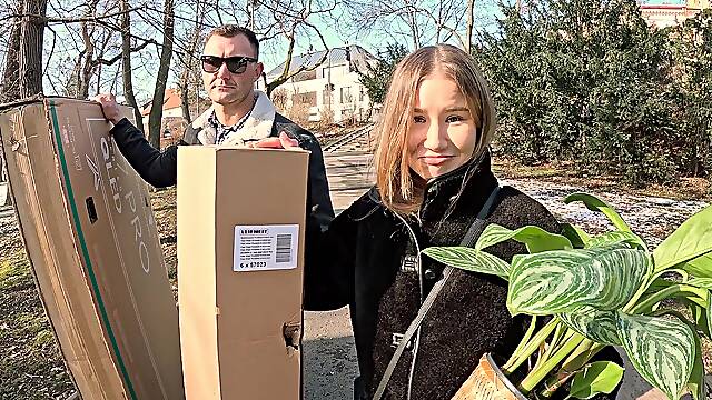 Curvaceous Czech beauty Amalia ravishes Charlie with her luscious lips and juicy box in HD POV