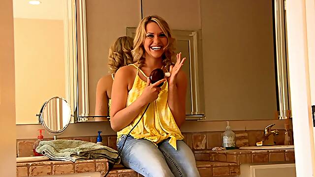 Blonde Babe Fingering and Toying in the Bath