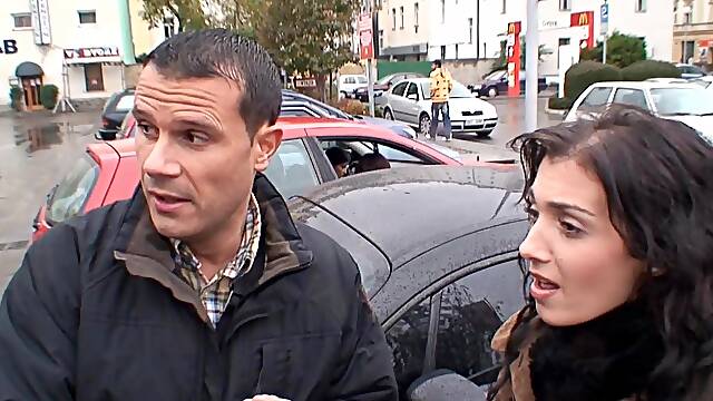 Iviting a complet slut in his car for a hardcore fuck