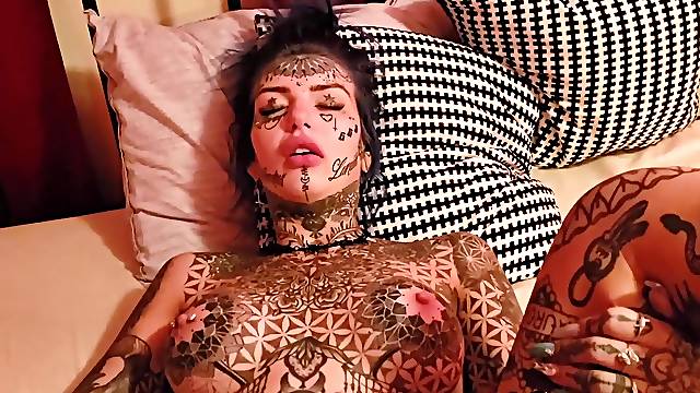 Inked up beauty Amber Luke craves a big cock