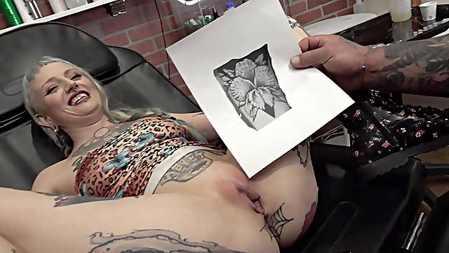 River Dawn Ink gets a new pussy tattoo