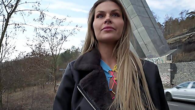 Zlata Shine’s Blonde Passion in Public Heat