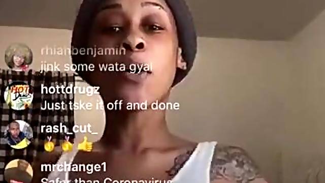 Jodi Couture ALL HER BUTT OUT TWERKIN on IG LIVE !